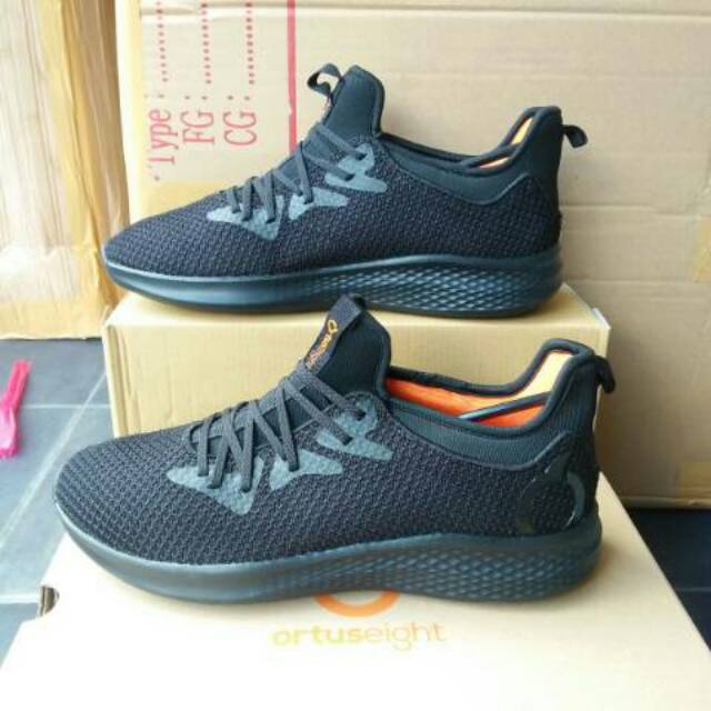 Sepatu RUNNING ORTUSEIGHT PHYTON All Black & Grey