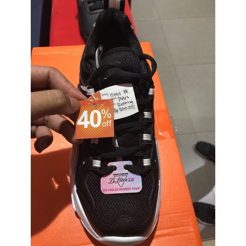 SKECHERS SEPATU WANITA DISKON