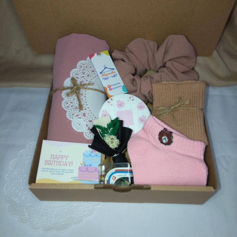 

paket lengkap hampers hijab gift cewek/ultah graduation dll