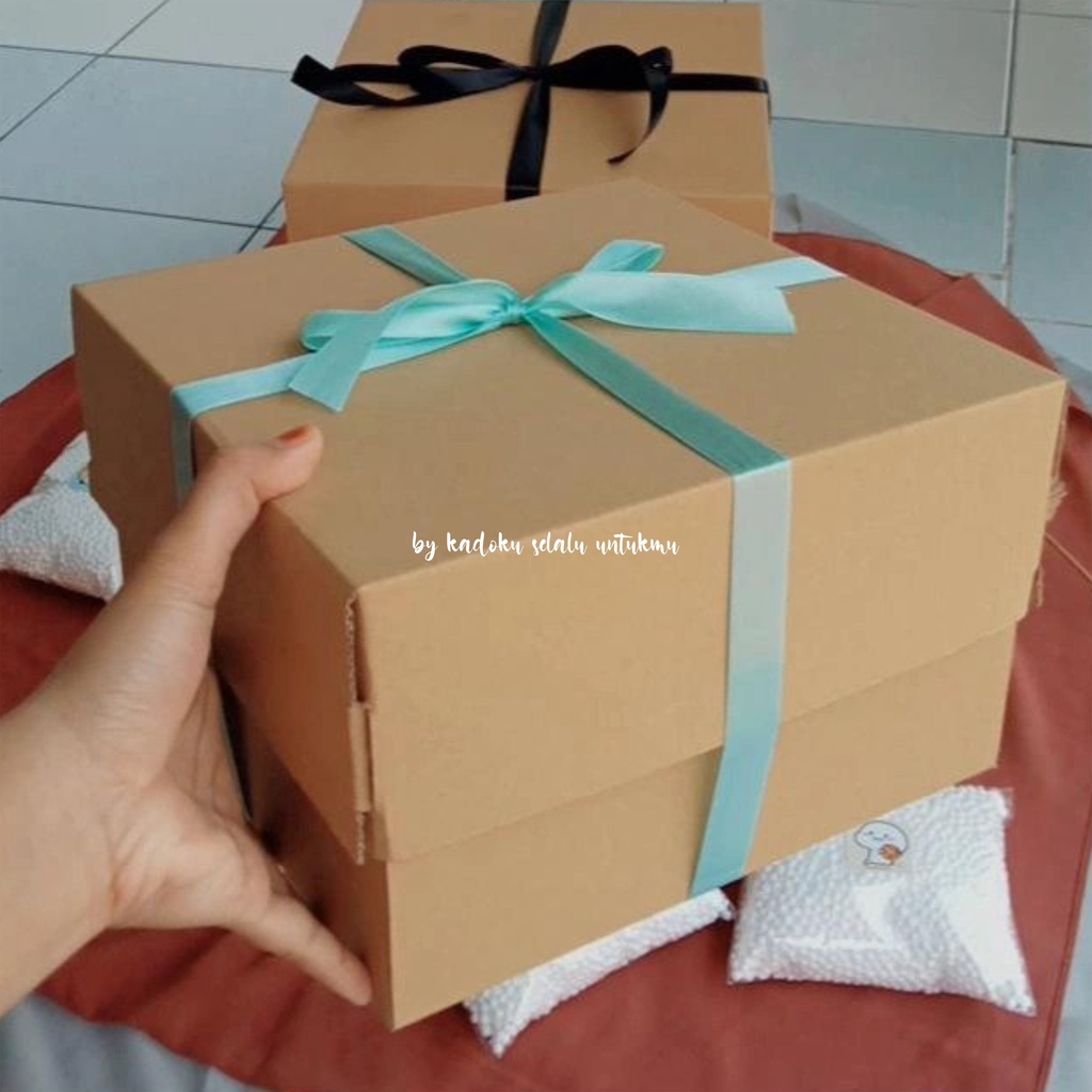

BOX KADO HAMPERS (TOP/BOTTOM) 22X22X14 KOTAK KADO BOX KADO BUTIRAN STYROFOAM