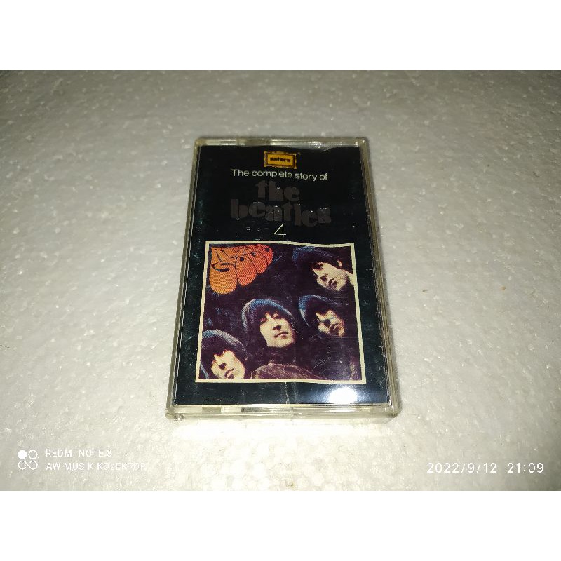 Kaset Pita : THE COMPLETE STORY OF THE BEATLES 4 (Saturn).