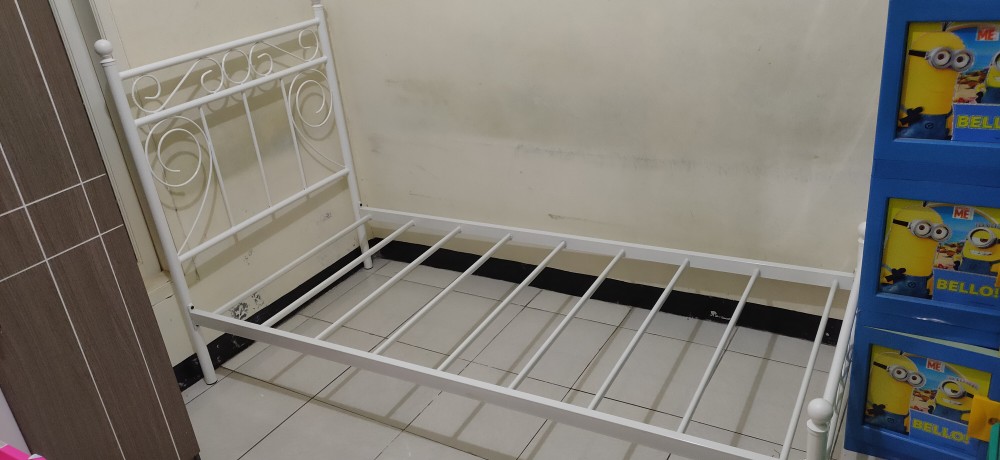 Ranjang Besi Vicenza 90