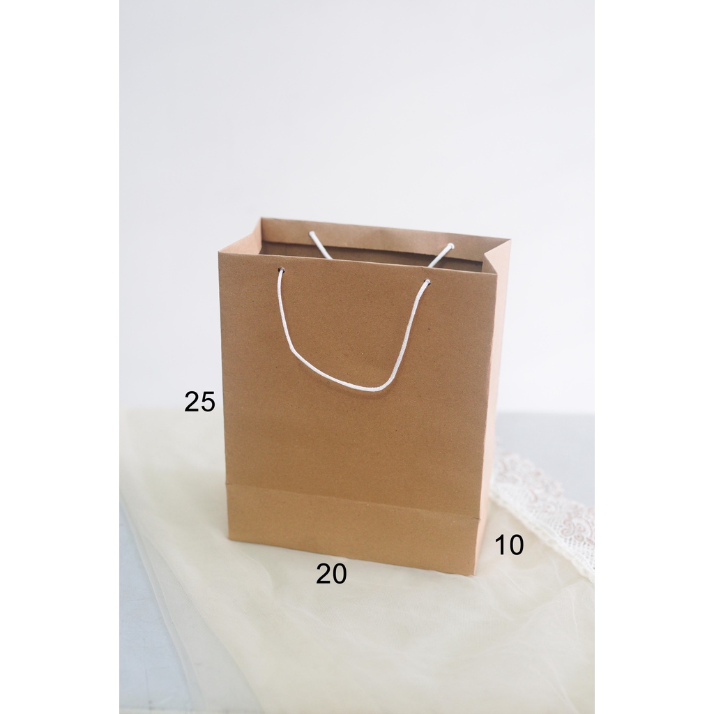 

Paper bag 20x10x25 (PxLxT) Coklat polos paperbag untuk Souvenir