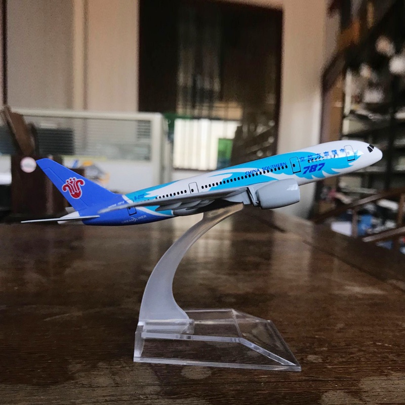 Mainan Pesawat Terbang Airbus 380 Bahan Metal Model Chinahongkong Cathay Pacific Boeing 747 787