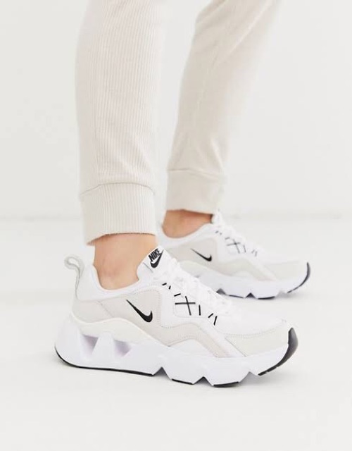 white nike ryz