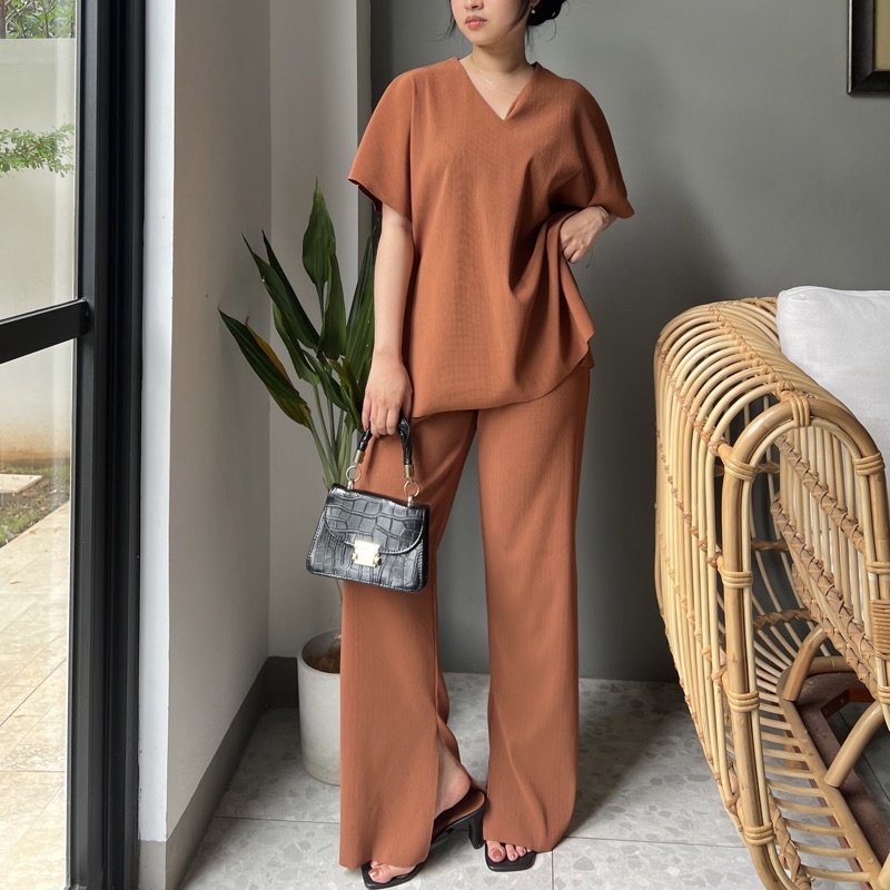 ESSI Lewi Pleats Set (top and pants)-Brown