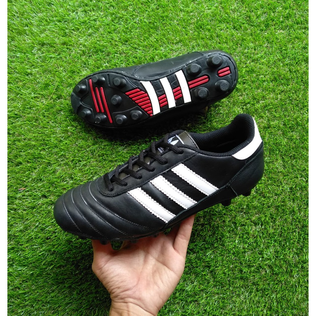 Sepatu bola KULIT adidas Capitano