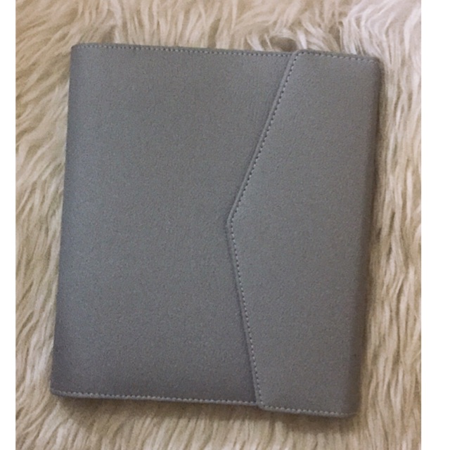 

Binder Kulit Amplop Abu Muda A5/20Ring