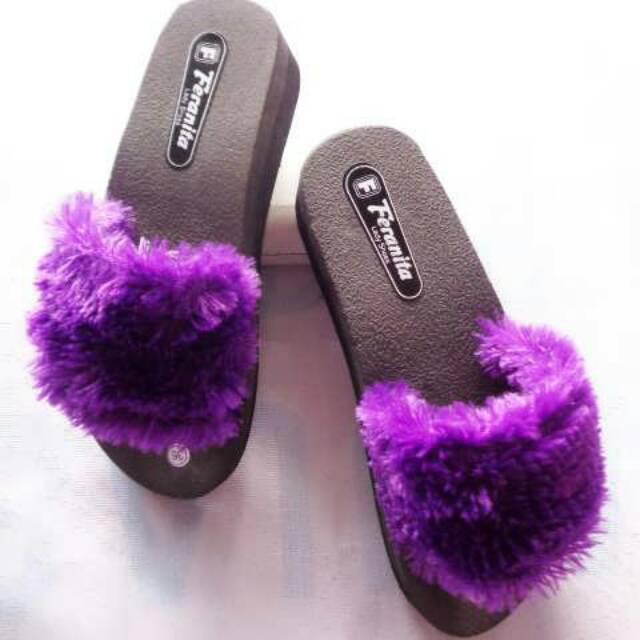 Sendal bulu wanita hak tinggi