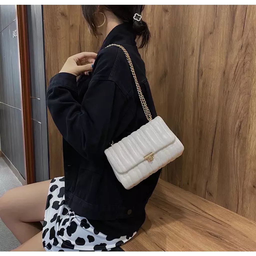 Tas selempang kunci putar /Tas model terbaru 2023/slingbag wanita termurah/fashion wanita