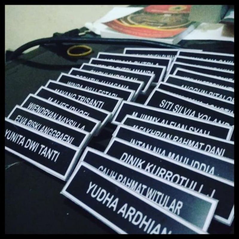

Pin Nama Acrylic Name Tag Grafir Bahan Akrilik Papan Nama Dada Peniti Murah