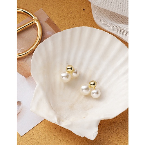 LRC Anting Tusuk Fashion White Metal Ball Size Pearl P25143