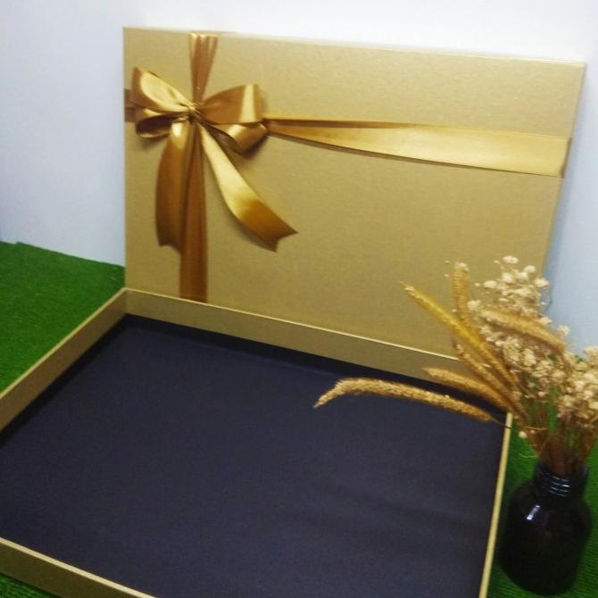 

Premium Product!!! Kotak Kado Premium 34X24X4 Cm Berpita - Paling Diminati