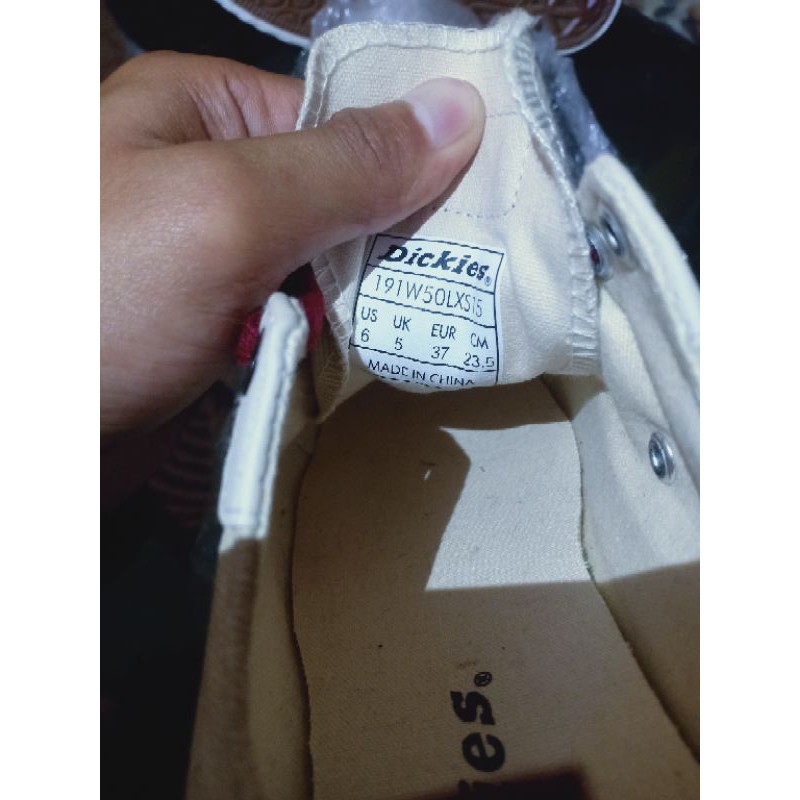 sepatu dickies