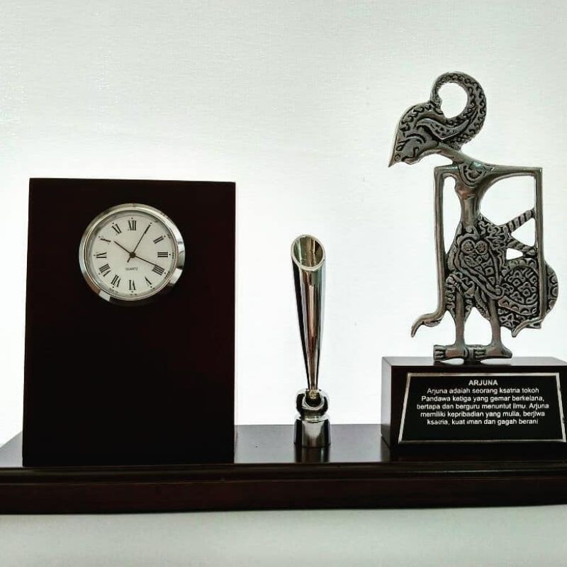 

Tempat Kartu Nama Kombinasi Pajangan Wayang Jam meja Kantor