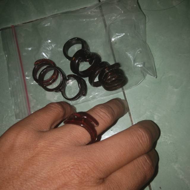 Cincin bahan asli akar bahar merah tembus cahaya