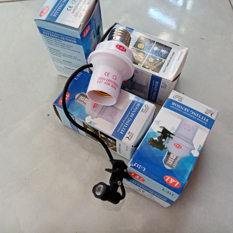 Fitting Sensor cahaya lampu bisa mati dan hidup sendiri pagi dan malam