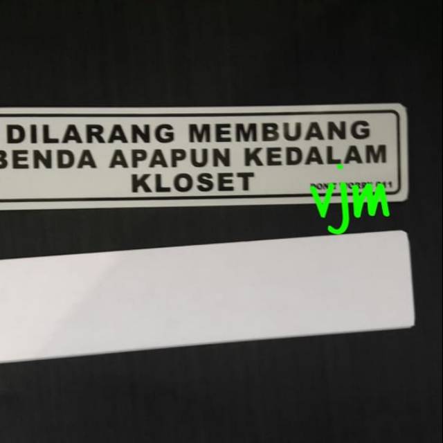 Acrylic DILARANG MEMBUANG BENDA APAPUN KE KLOSET (silver hitam)