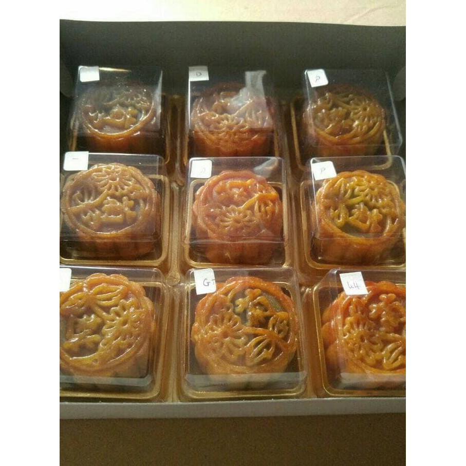 

Dijual Kue Bulan Halal /Moon Cake / Tong Ciu Pia Isi 9 Pc ( Ada Telur Asin ) Terlaris