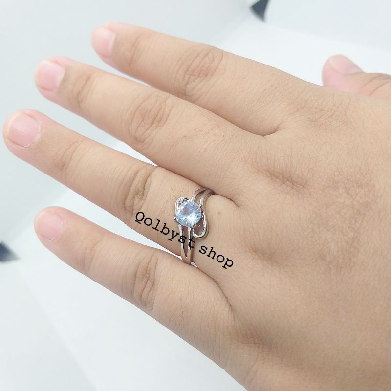 Cincin batu permata satu cantik titanium