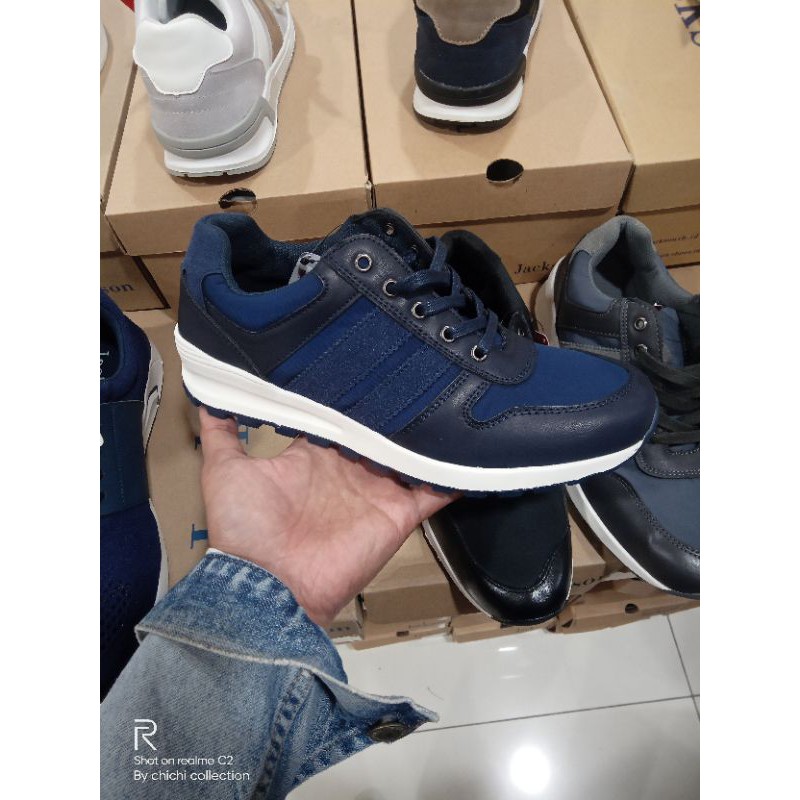 Sepatu sneaker cowok Jackson