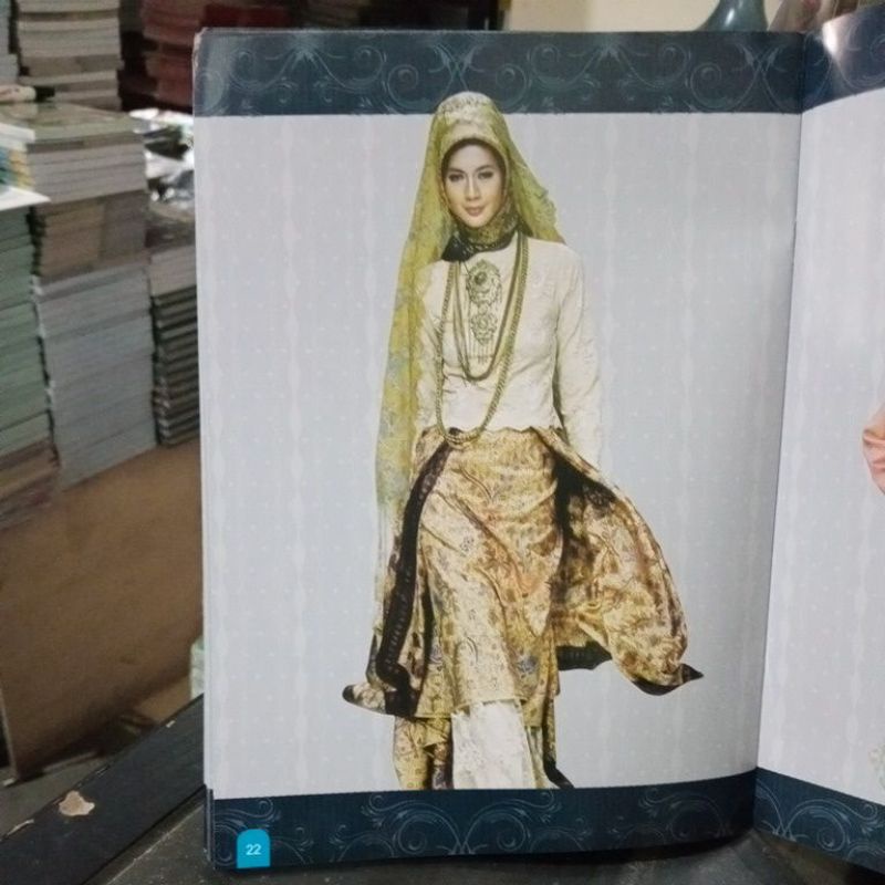 Buku Inspirasi Fashion Batik Muslimah (21×28cm)