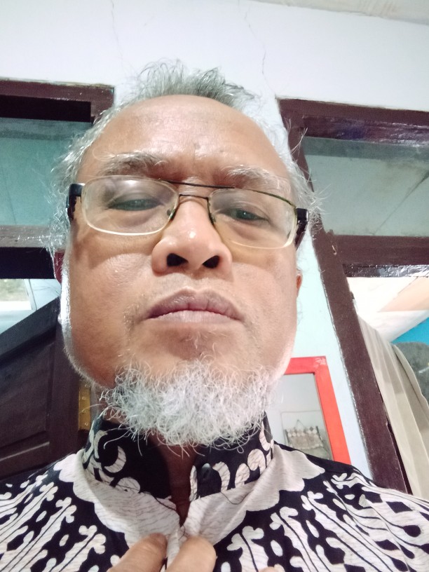 Kemeja Batik Pria Modern Motif Cacing