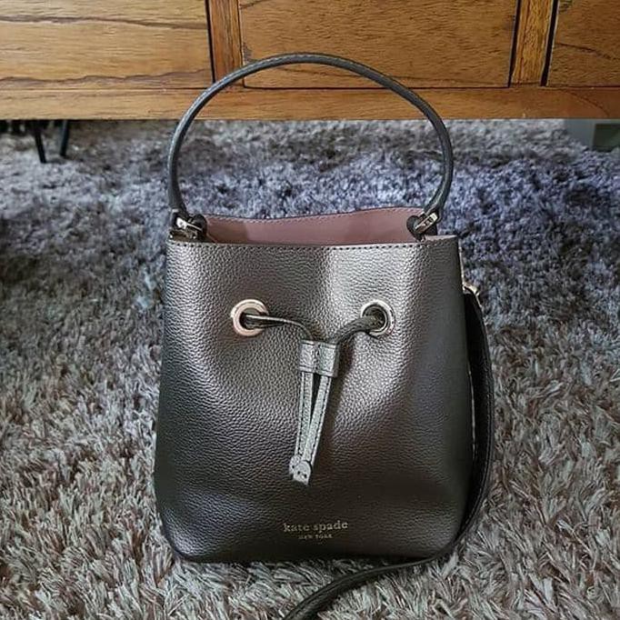 Tas Slempang terbaru / Tas Kate Spade original - Ks eva small bucket bag ash metallic ec