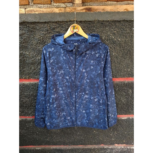 uniqlo camo running jacket