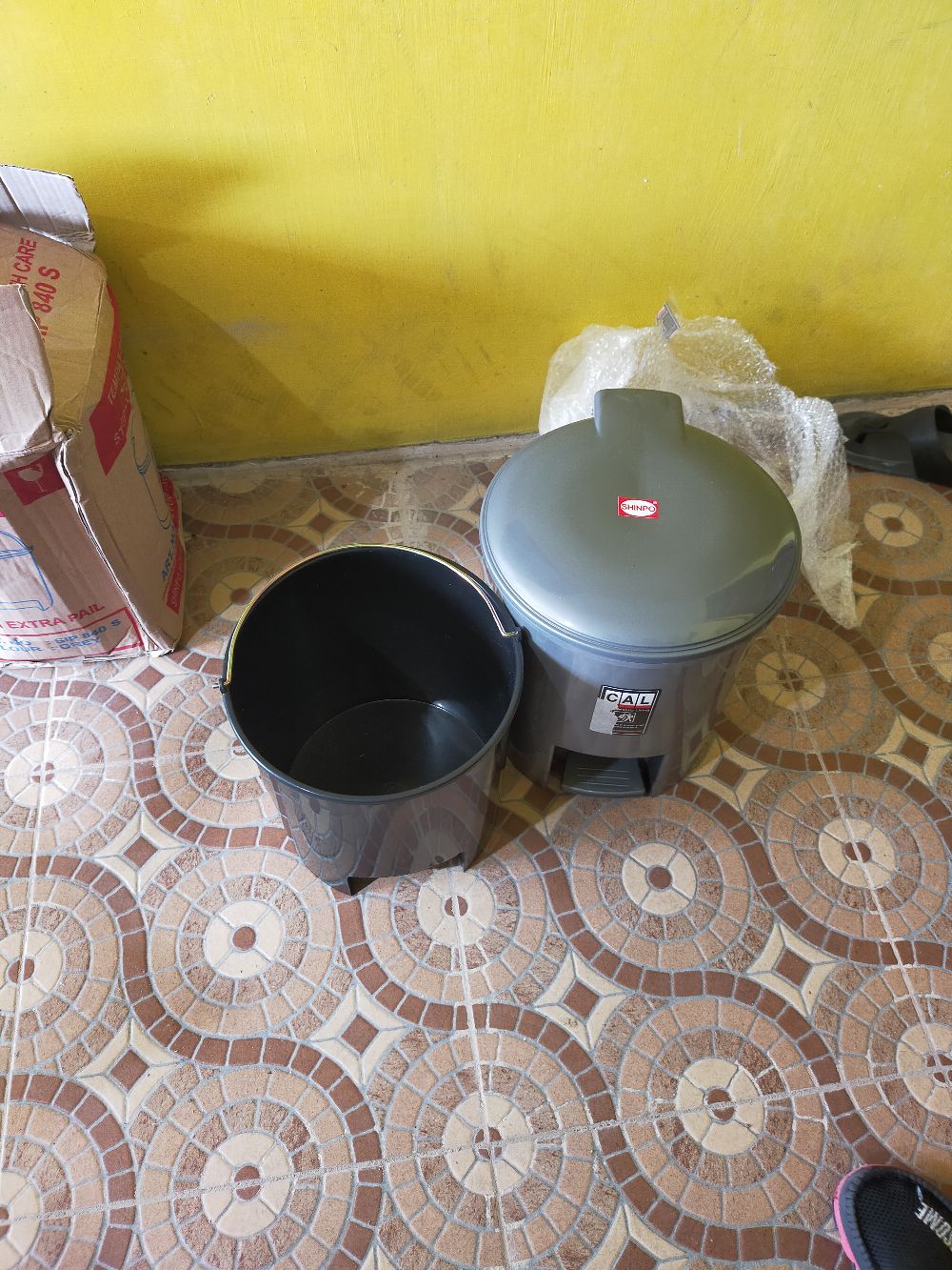 Tempat Sampah Injak + Ember 10 Liter -shinpo-