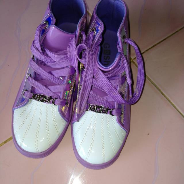 PL sepatu Gosh . Lengkap box dn lebel tas.  Masih sangat bgus