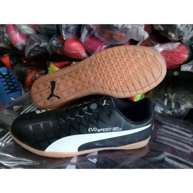 Sepatu futsal puma sol tebal