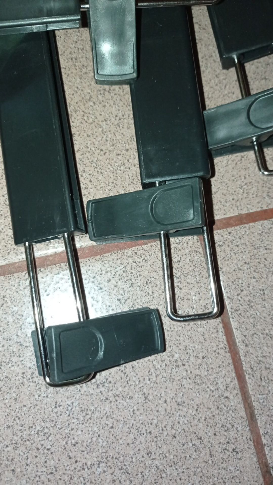 Hanger Jepit Kotak Hitam (harga Per Bh)
