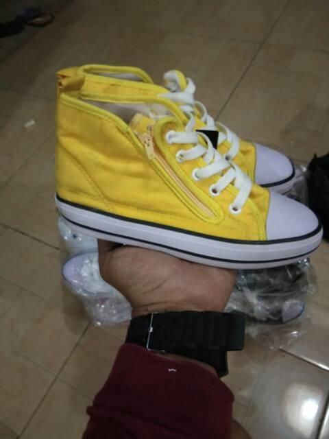 Sepatu converse anak