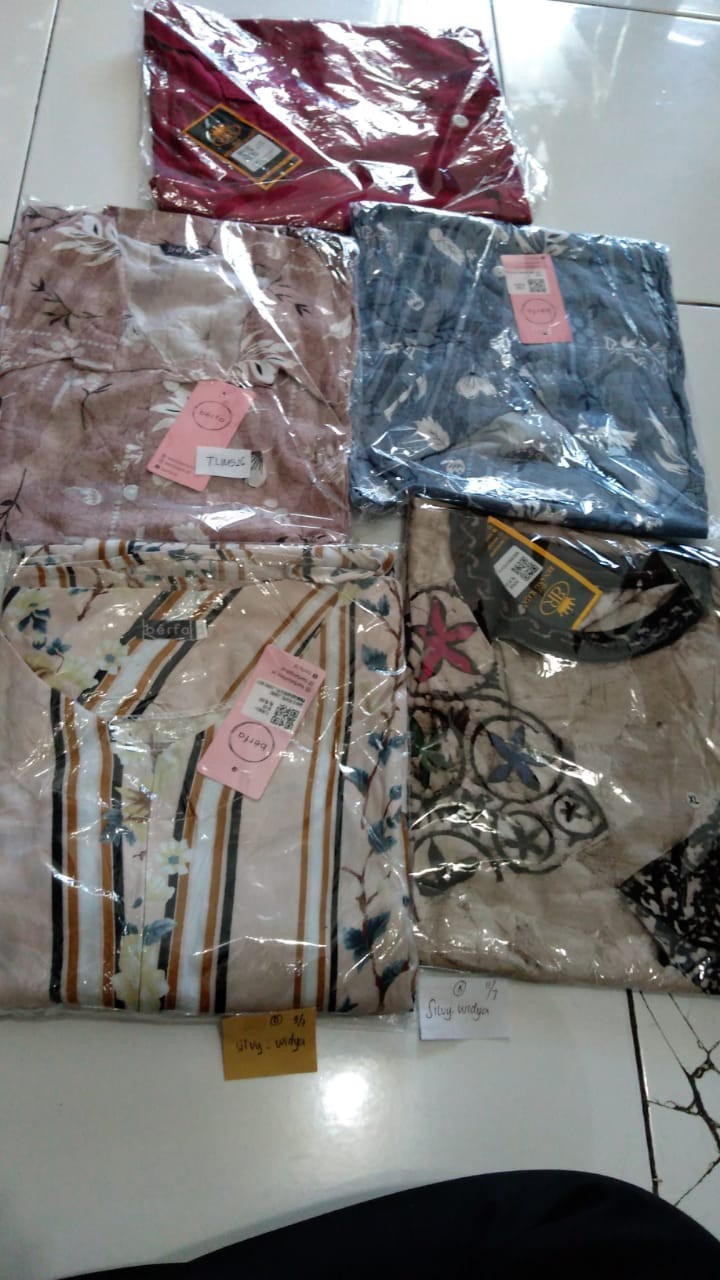 Benang Raja Atasan Tunik Kancing Rayon Rempel Ld 104 - 110cm