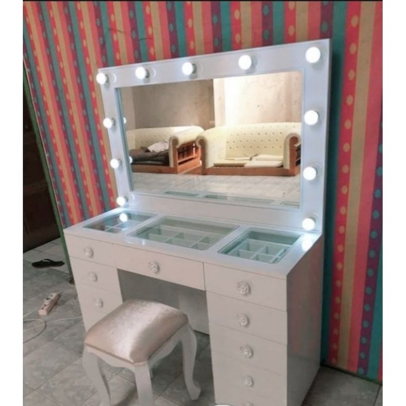 meja rias / lemari makeup / lemari hias sudah ikut lampu Bisa custom UK P75xL40T120