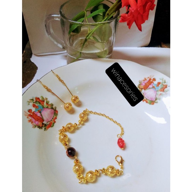 a pair of vintage bracelets/ sepasang gelang anting