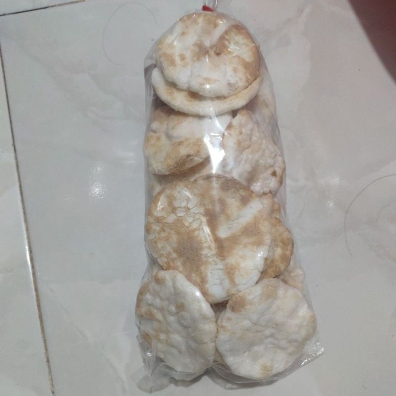 

makanan ringan kemplang