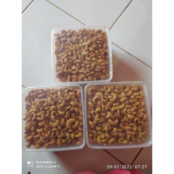 

KACANG MENTE UTUH GRADE A 1kg