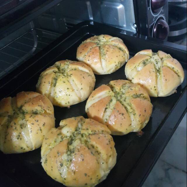 

Korean garlic cheese bread isi 10 bh (khusus area padang-gojek)