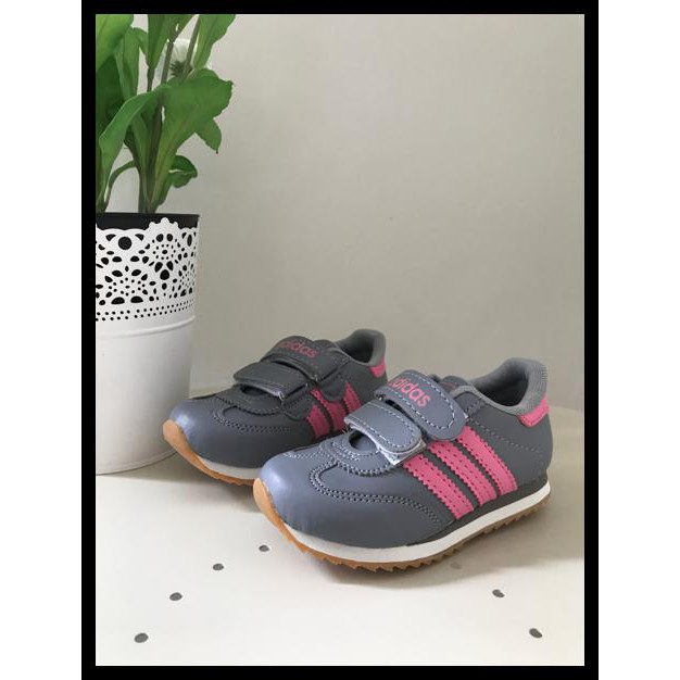  Gambar  Animasi Sepatu  Adidas  Casual Gambar  Sepatu 