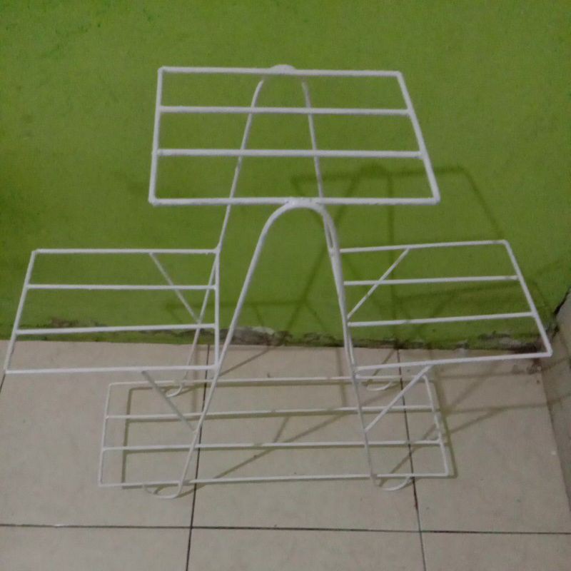 rak bunga susun besi