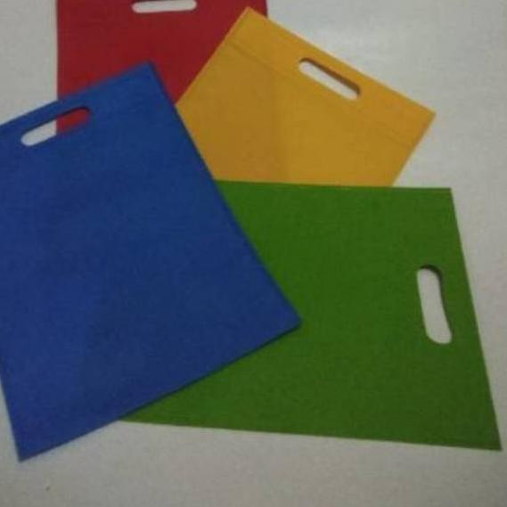 

Neew CODE-554.☛ 1KODI (20pcs) 25x35 cm Tas Kain Spunbond Goodie Bag Kantong goody souvenir event pro