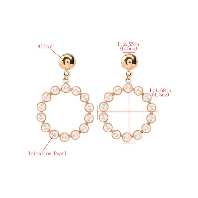 LRC Anting Tusuk Fashion Golden Round Alloy Earrings With Pearls K10058