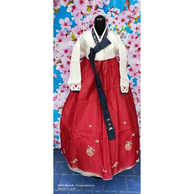 Hanbok merah