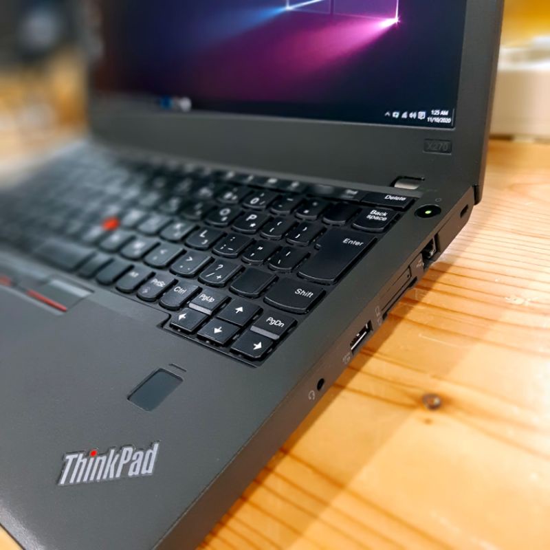 Laptop Slims Core i7 Lenovo Thinkpad X270 7th Gen Murah 16GB SSD