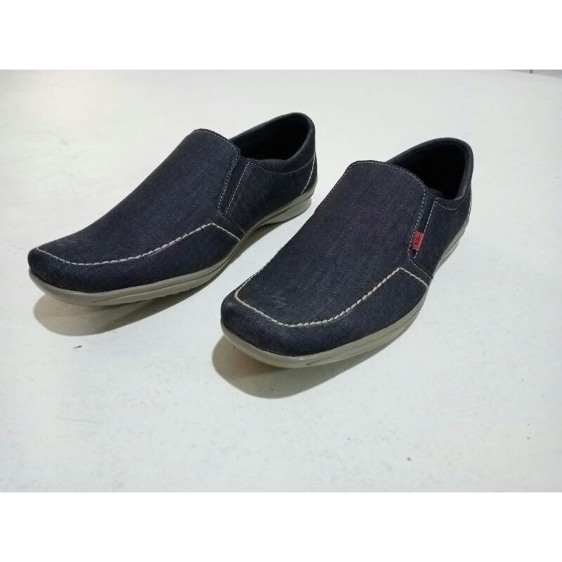 sepatu pria casual santai levis/sepatu pria terkini.
