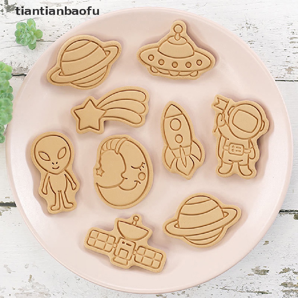 8pcs / set Cetakan Pemotong Biskuit / Cookies / Fondant Bentuk Kartun Astronot Luar Angkasa 3D DIY