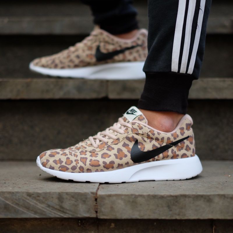 nike tanjun leopard