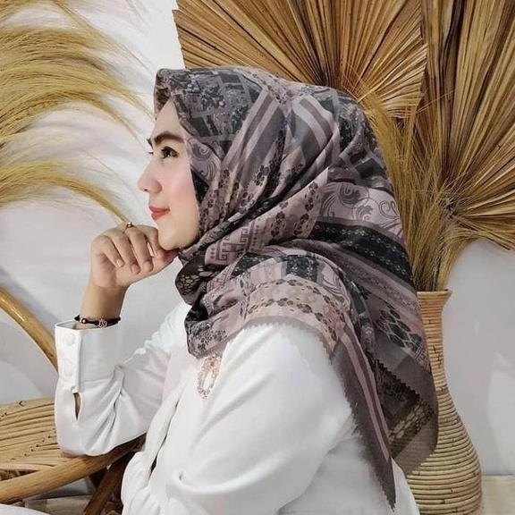 Hijab Segi Empat Voal Motif Bunga